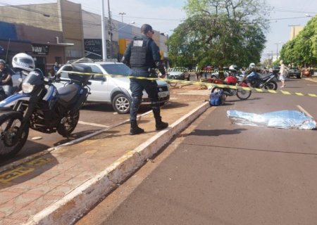 Idoso morre após ser atropelado por moto entregador no centro de Dourados
