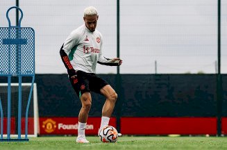 Manchester United se manifesta sobre caso Antony: 'Aguardaremos novas informações'