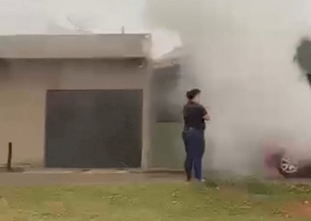 Viatura do Corpo de Bombeiros pega fogo em bairro da fronteira