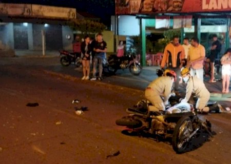 Homem fica gravemente ferido em batida envolvendo 2 motos em Dourados