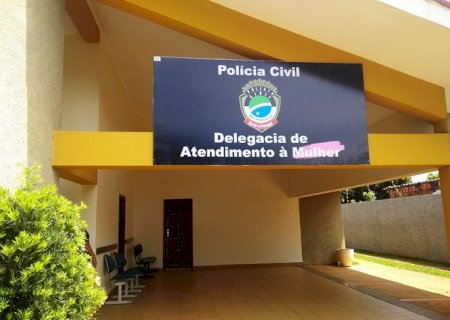 Ex-marido rasga roupas e estupra mulher na garagem de casa após saída de festa