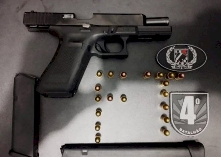 Polícia acaba com festa ‘barulhenta’, apreende arma e leva 9 para delegacia