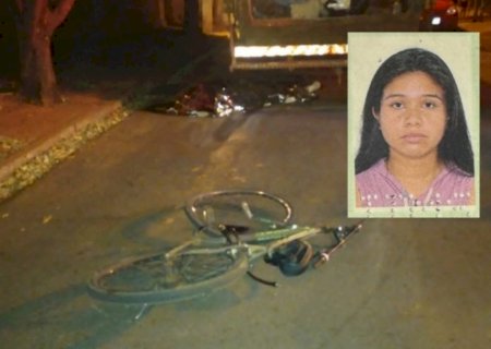 Ciclista morre ao ser atropelada por caminhão de coleta de lixo