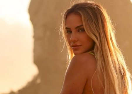 Gabi Martins ostenta corpão em ensaio fotográfico na praia: 'Linda'