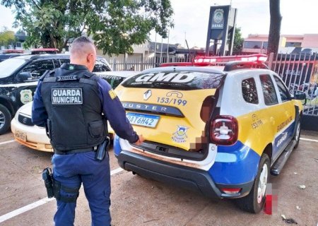 Homem é preso com botijão de gás e carvão que furtou de ‘casa de carnes’ em Dourados