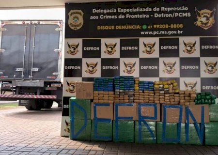 Homens são presos transportando meia tonelada de maconha em caminhão