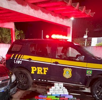 Homem torce o pé ao tentar fugir da PRF e acaba preso com 64 quilos de cocaína