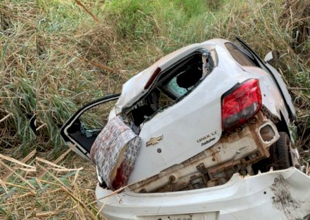 Quatro participantes da Copa de Vôlei em MS sofrem acidente de carro na BR-262