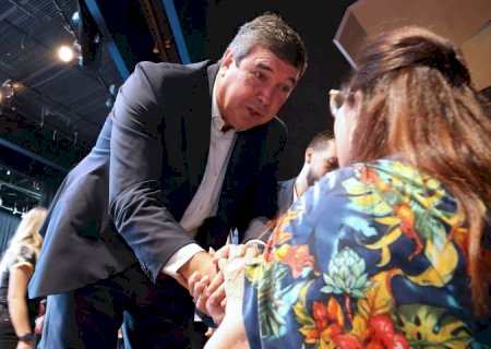 Governo paga R$ 900 para cuidadores no Estado