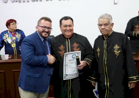 Em noite de prêmio e posses na ADL, Câmara homenageia a literatura