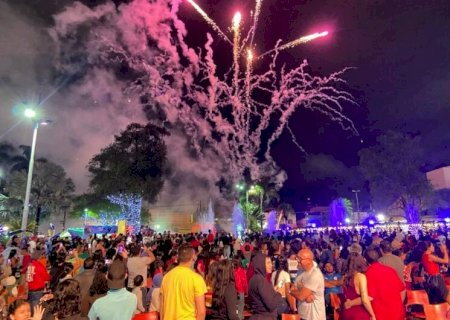 Dourados Brilha leva milhares à Praça e segue com shows e outras atrações