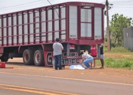 Idoso morre atropelado ao tentar atravessar rodovia