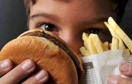 Obesidade cresceu em crianças e adolescentes brasileiras na pandemia