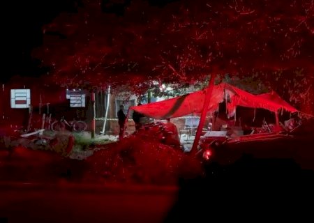 Rapaz executado com 4 tiros era dono de depósito de drogas e já foi preso com arma em casa