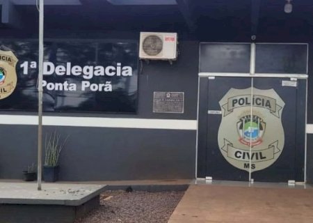 Homem é rendido e tem celular roubado por assaltantes armados com pistola