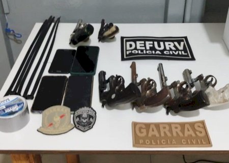 Seis ladrões de veículos morrem em confronto com a polícia após perseguição