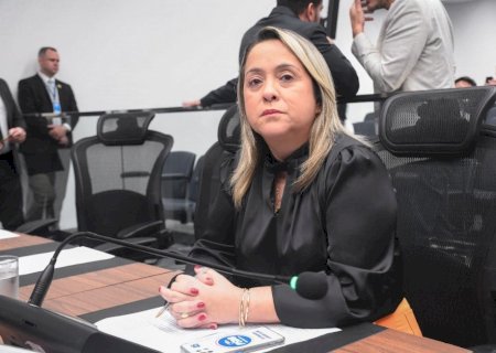 Adequações em escolas de Dourados são solicitadas por Lia Nogueira