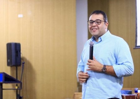 Alan homologa concurso público da Saúde e Educação