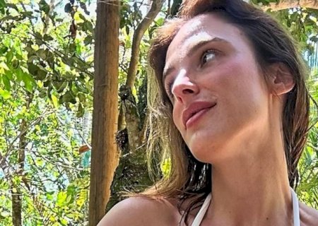 Rafa Brites esbanja beleza natural em dia de praia: 'Perfeita'
