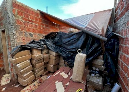Polícia fecha entreposto que armazenava 2,5t de maconha e prende três