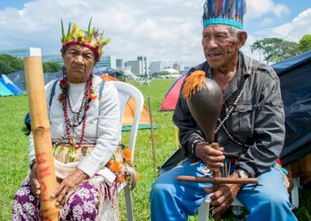 ONU: Tito e Miguela Vilhalva, anciões Guarani Kaiowá, são homenageados em exposição