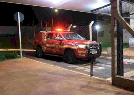 Irmã de 7 anos tentava acalmar bebê quando se desequilibrou e a deixou cair; mãe está presa