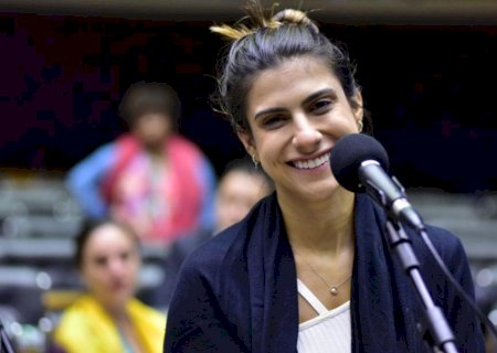 Camila Jara erra e vota com contra MP estratégica para Governo Lula