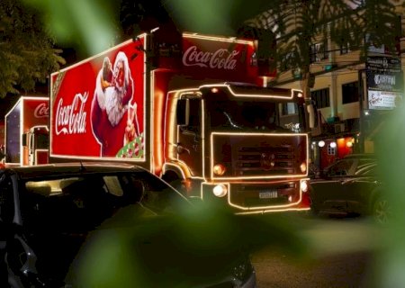 Caravana de Natal da Coca-Cola passa pelo Dourados Brilha na sexta