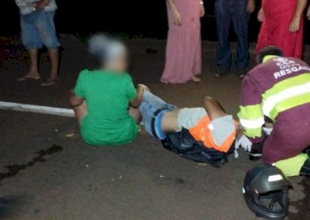 Motociclista fica ferido após acidente com carro na BR-163; motorista fugiu do local