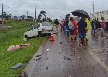 Mulher é socorrida em estado grave após acidente no trevo do Potreirito
