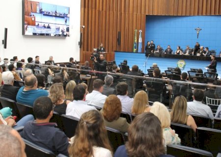 Com previsão de sessão extraordinária, deputados devem votar oito projetos