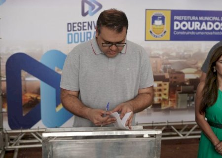 Alan Guedes assina Lei do Programa Empreende