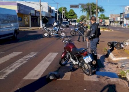 Acidente entre 2 motos deixa mulher gravemente ferida em Dourados