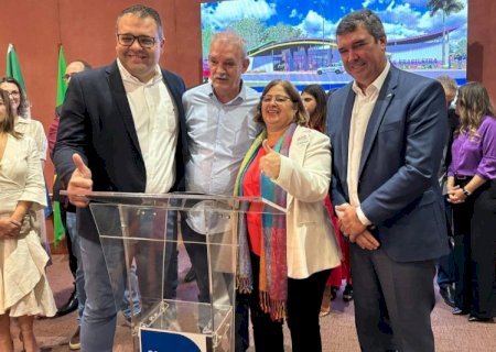 Alan assina convênio para construção da Casa da Mulher Brasileira