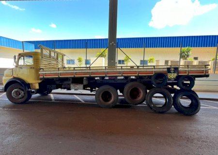 Motorista é flagrado pelo DOF com carga de pneus avaliada em mais de R$ 60 mil