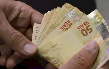 Salário mínimo de R$ 1.412 entra em vigor nesta segunda-feira