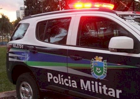Idoso foge após ser flagrado abusando de menina dentro de carro