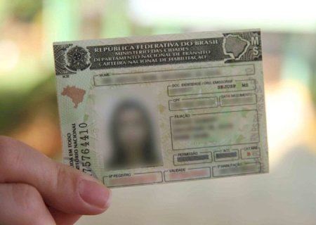 Promessa de CNH sem aulas, exames e nem provas é golpe
