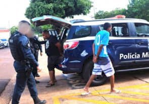 PM apreende grande quantidade de maconha no Campo Dourado e 2 homens são presos