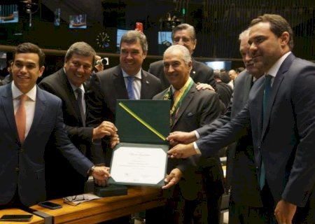 Reinaldo Azambuja é homenageado em Brasília