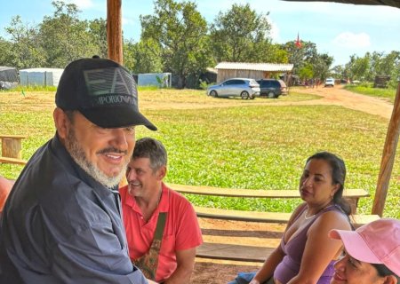 Carlos Bernardo Engrossa Coro dos Sem-Terra por Condições igualitátias aos Assentados da Nova itamarati