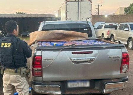 Caminhonete com registro de roubo é apreendido com 1,4t de maconha