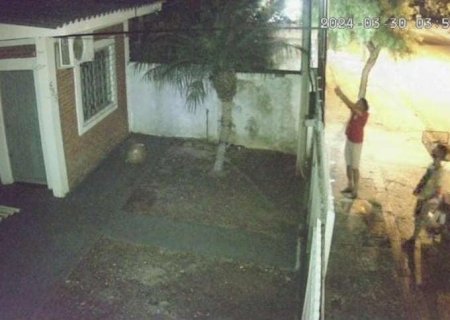 Vandalismo Destrói  Fachada  da Casa da Direita Sulmatogrossense