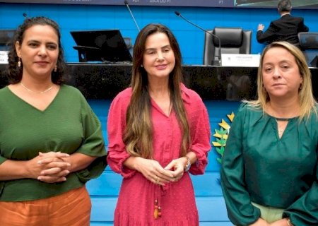 Sessão solene homenageia Dia da Mulher na Assembleia