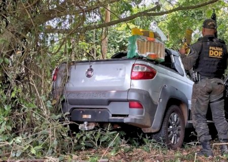 Veículo roubado em SP é recuperado com quase 300 quilos de drogas