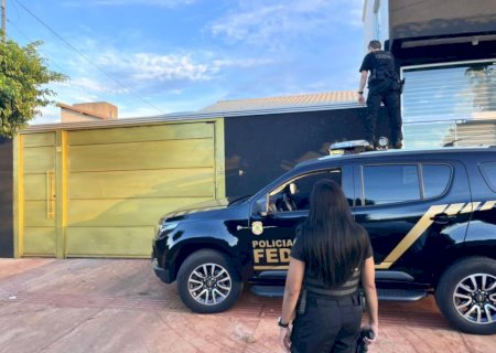 PF apreende armas em operação contra lavagem de dinheiro do tráfico