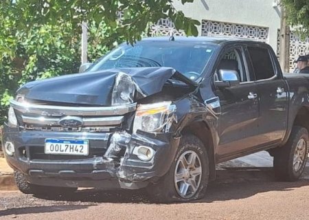 Um dia após sair da cadeia homem furta camionete em Itaporã, tenta atropelar policial e é baleado em Dourados