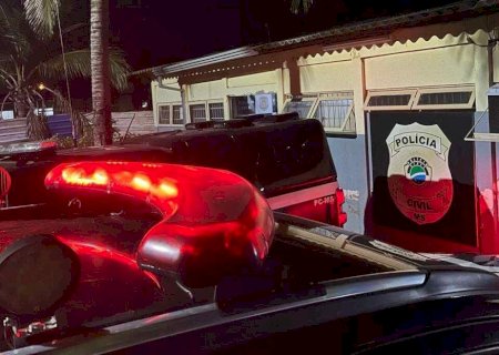 Médico é preso após agarrar e tentar beijar enfermeira em posto de saúde