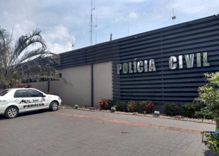 Rapaz é agredido com facadas durante briga em conveniência