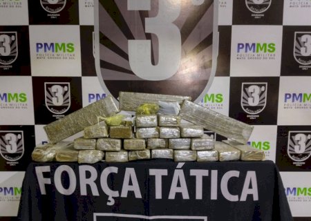 Homem é flagrado pela PM fracionando porções de maconha em Dourados